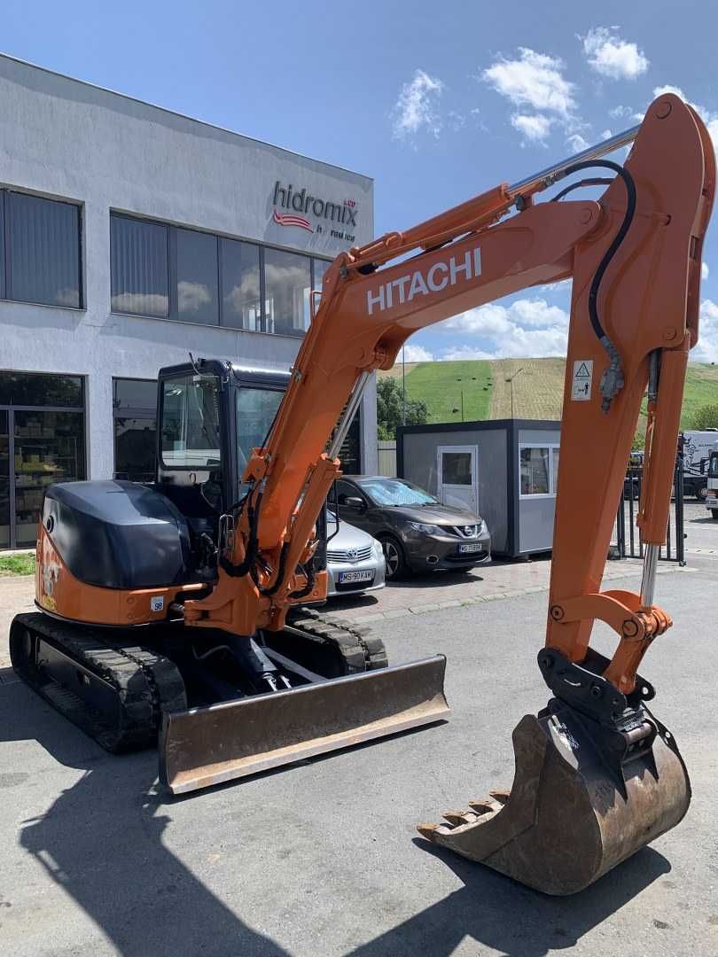 Excavator pe Senile Cauciuc 6 tone Hitachi Zaxis Anul fabricatiei 2012