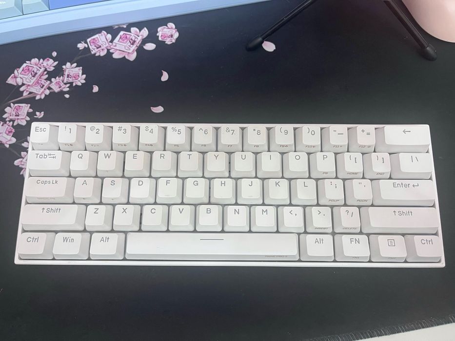 Продаю беспроводную клавиатуру Anne pro 2
