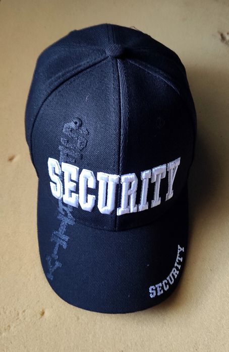 Нова шапка Security цвят черен налични 2 броя цена за брой 10 лв