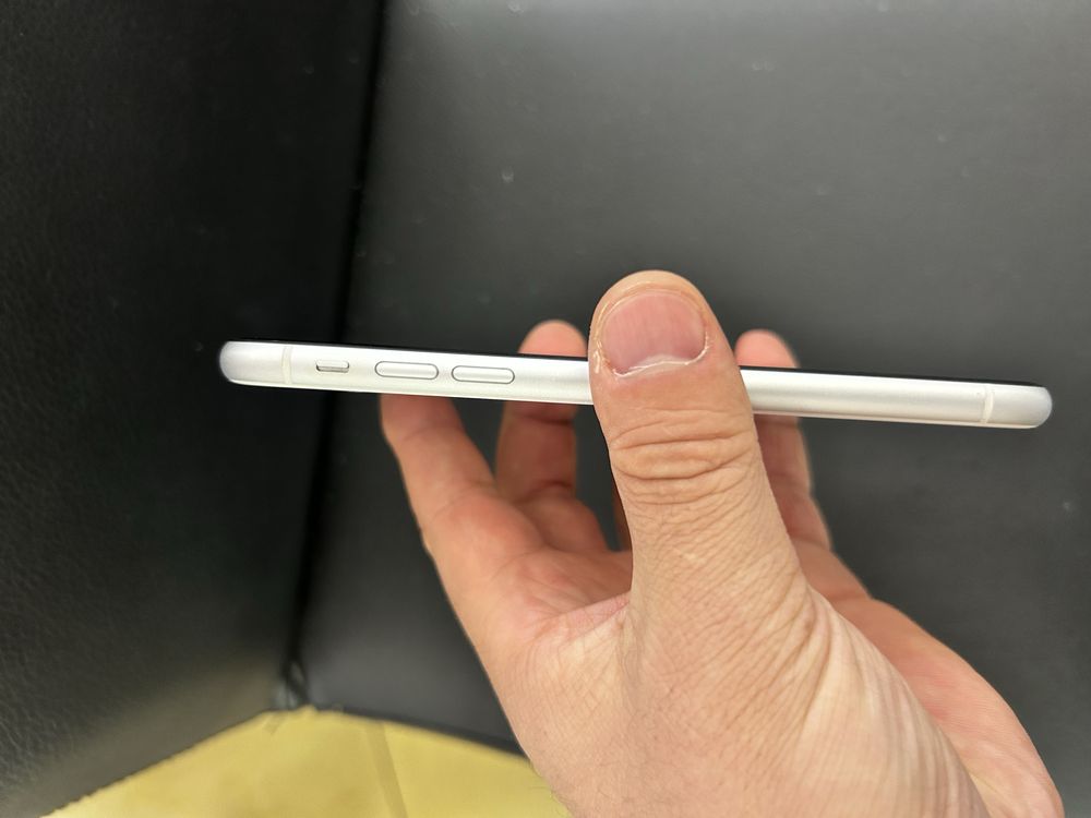 Iphone xr 128Gb емкость 84%