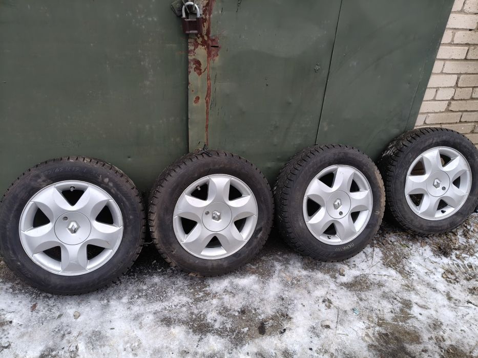 Продам комплект шин с дисками