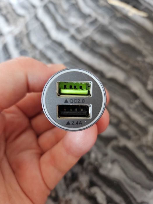 Зарядно 4smarts за кола с технология за бързо зареждане