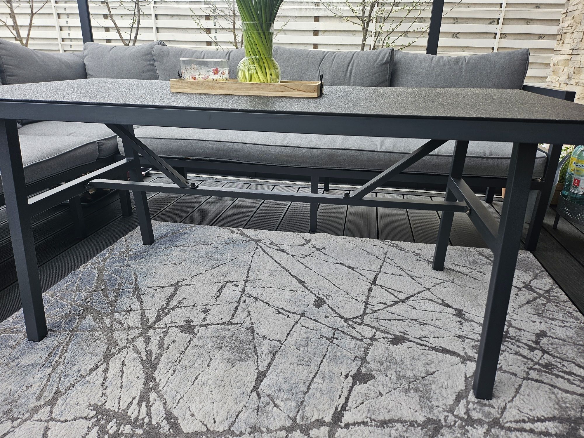 Masa terasa din aluminiu și sticla