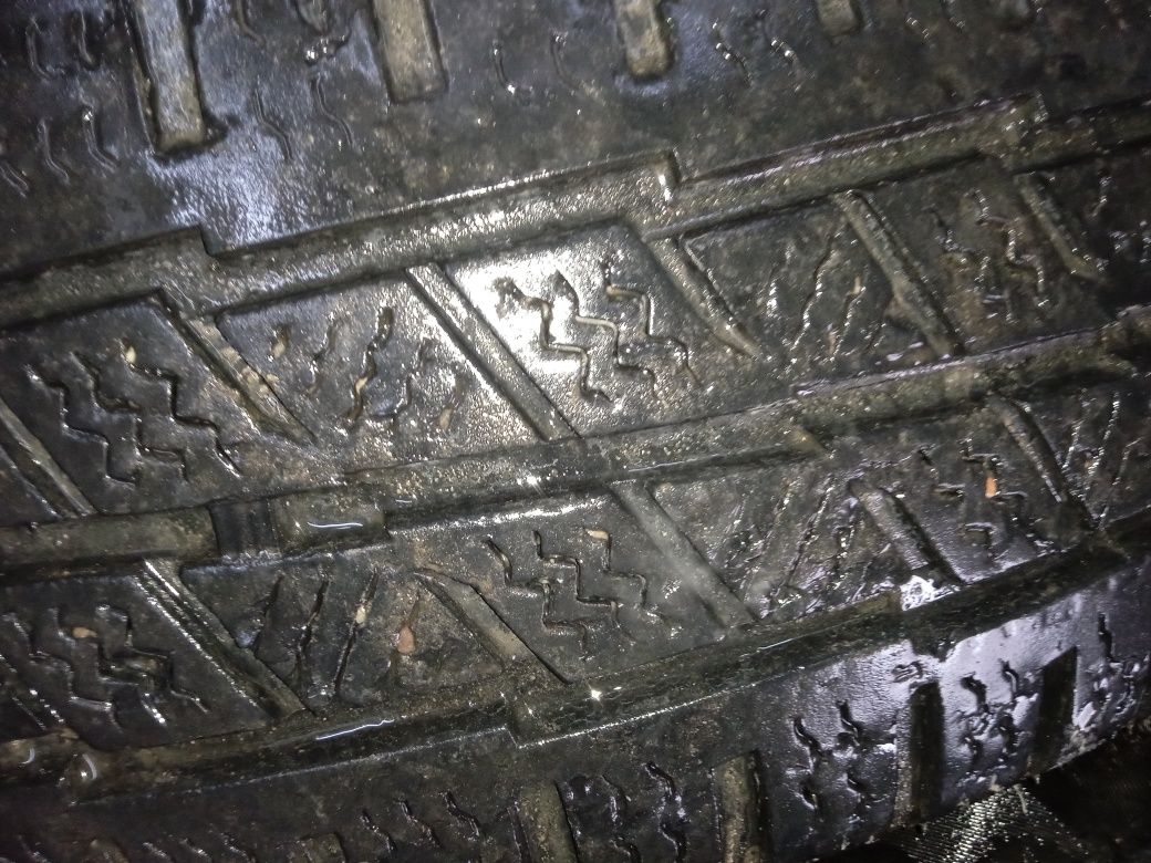 Срочно продам зимний шины 195/70R/15C