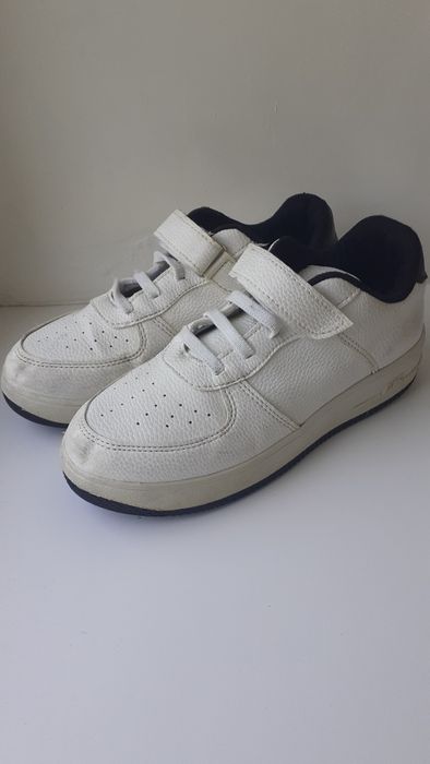 Продам детские турецкие кроссовки 35 размер.