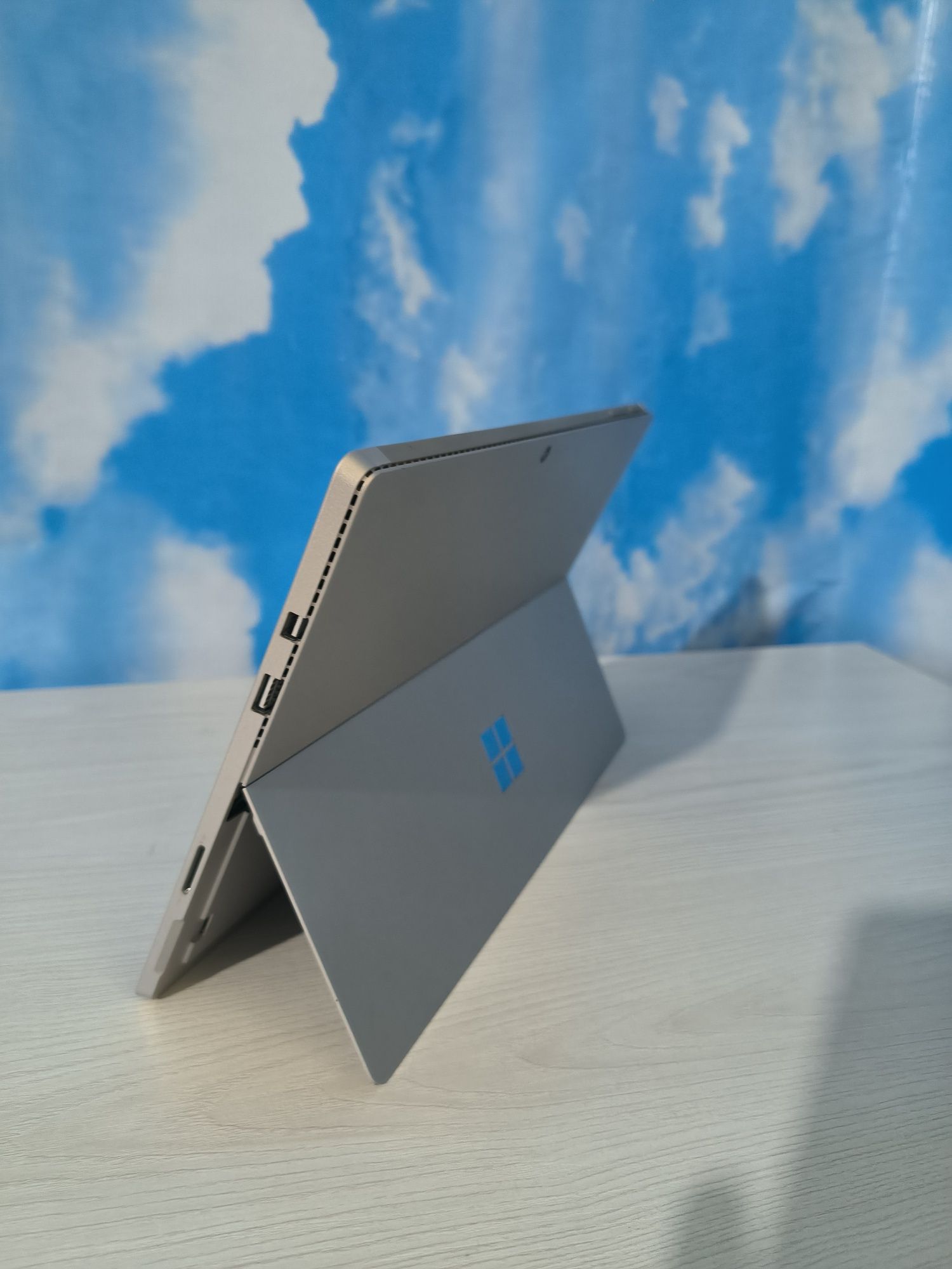 Microsoft Surface Pro 5 LTE version