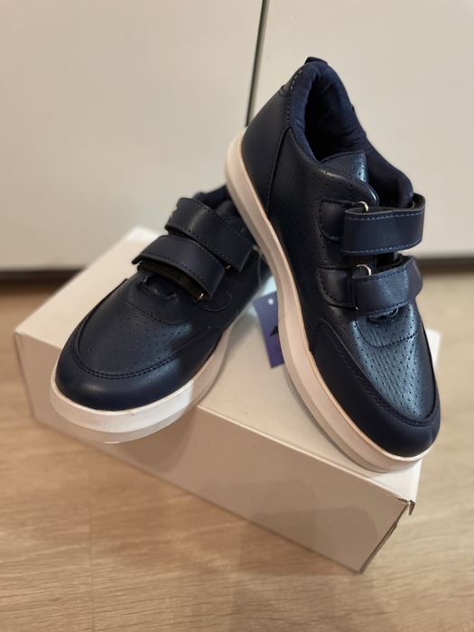 Adidasi noi numarul 36