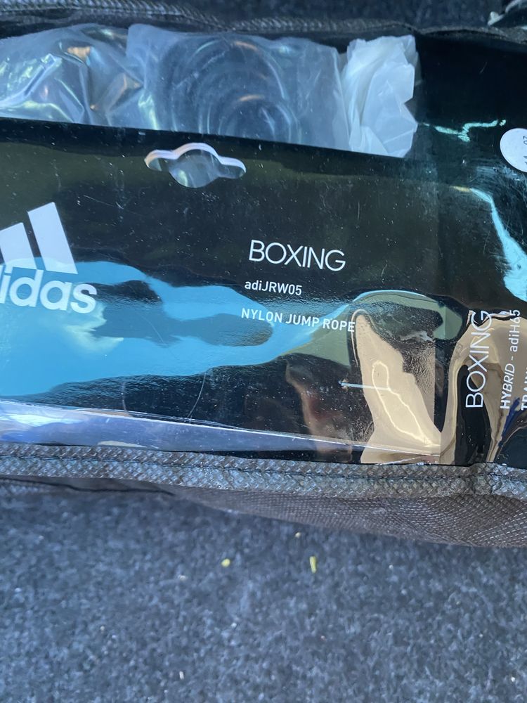 Боксови ръкавици Adidas и Лапи