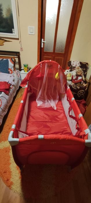 Vând pătuț bebe.