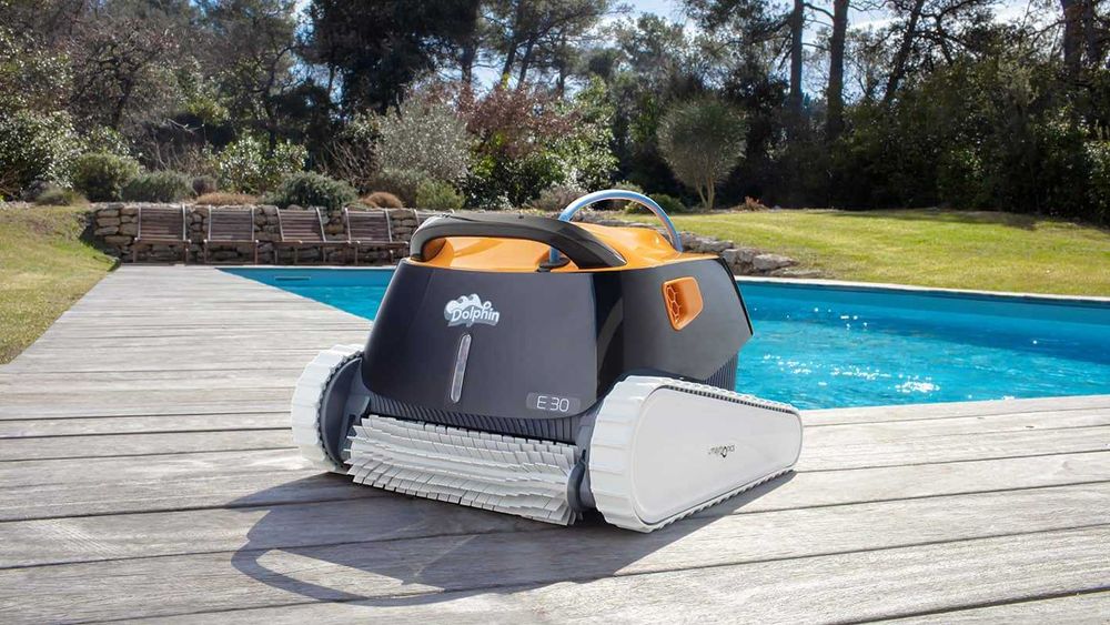 Robot aspirator pentru curatat piscina Maytronics Dolphin E30