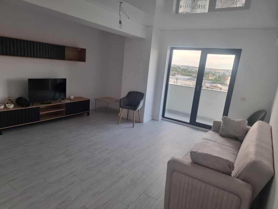 Vand /schimb  cu spatiu comercial apartament adamant  towers