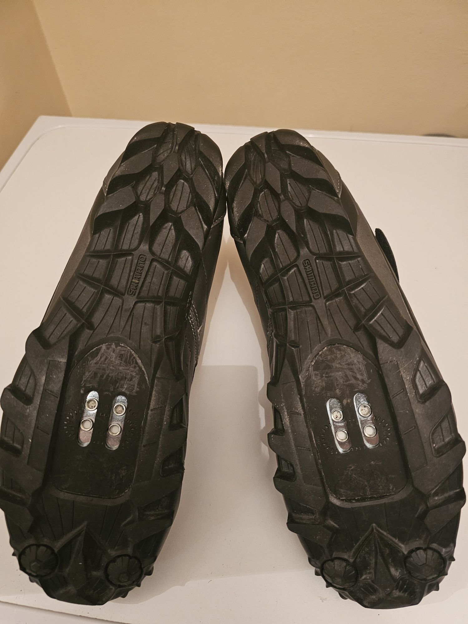 Обувки за колело Shimano M063