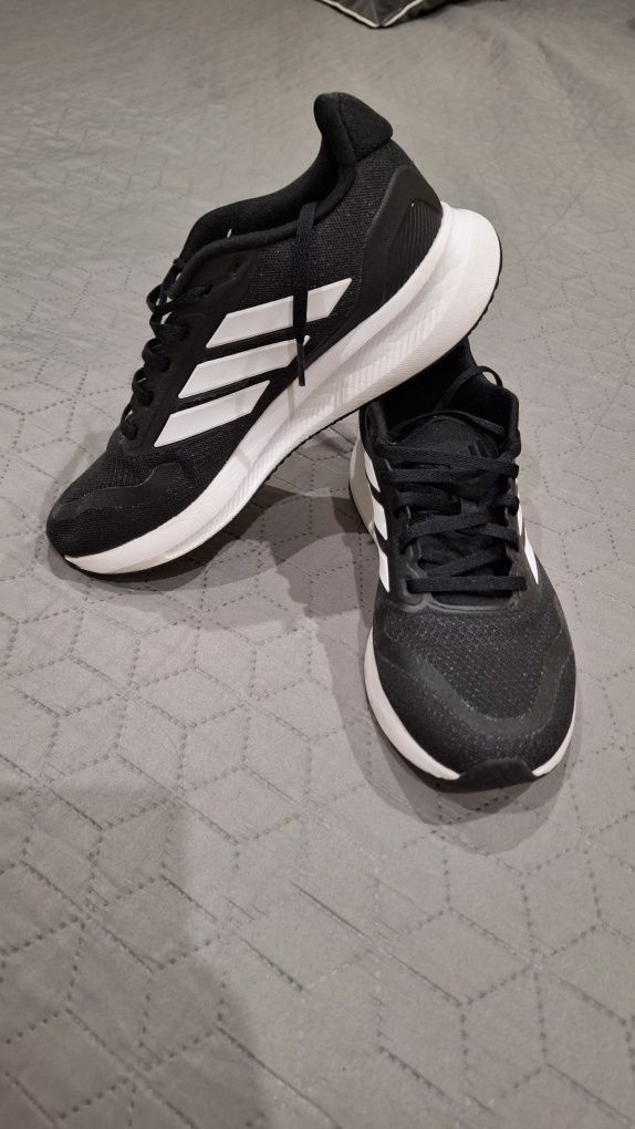 Маратонки адидас adidas