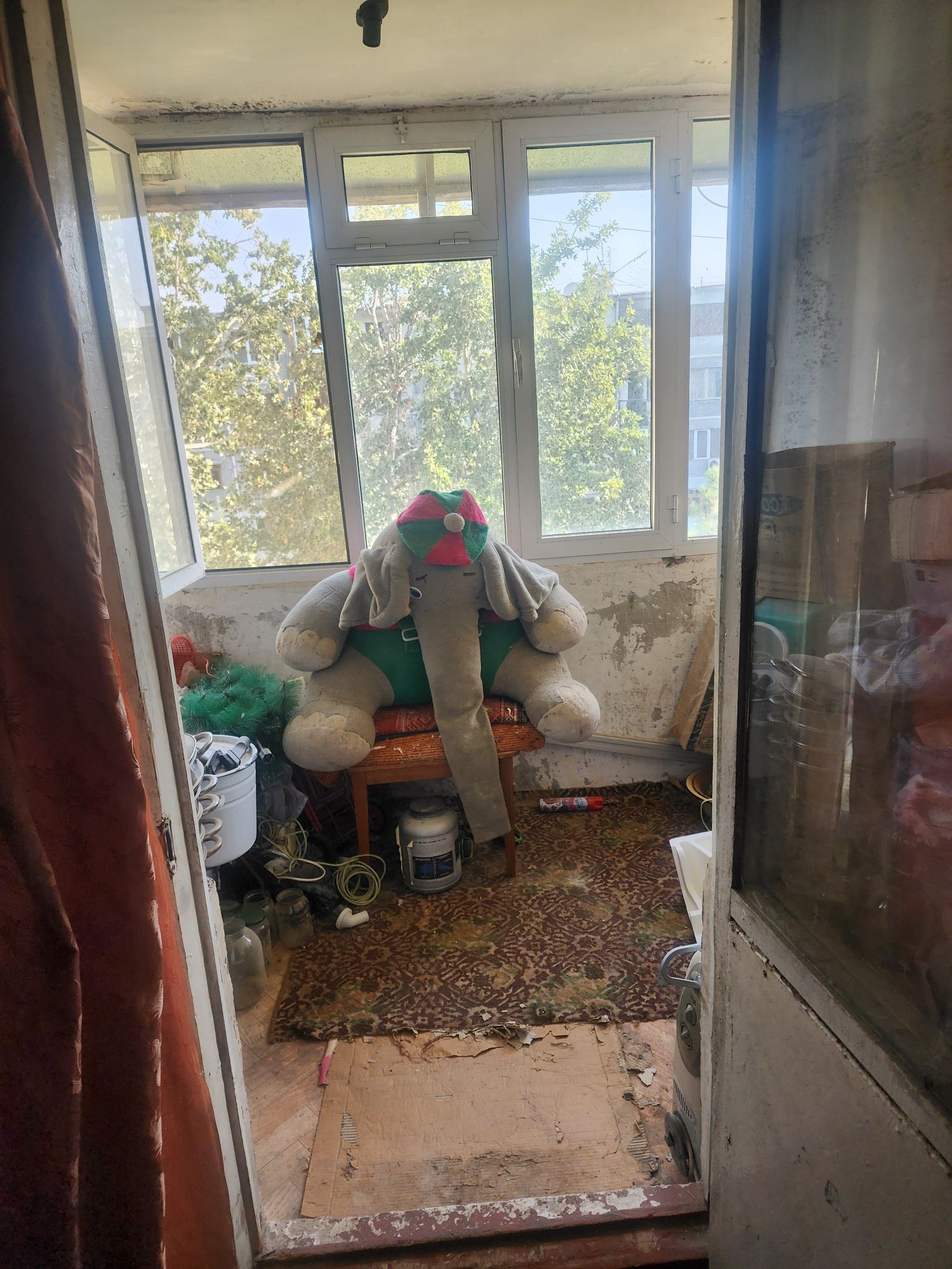 Срочно продается 2х комнатная квартира в районе саттепо,на 4 этаже,