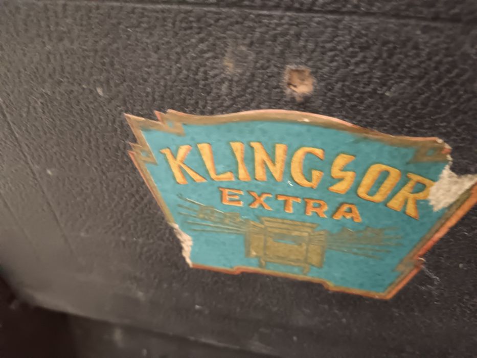 Винтидж колекционерски преносим грамофон