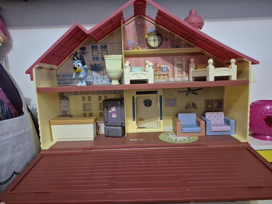 Vând căsuța Bluey