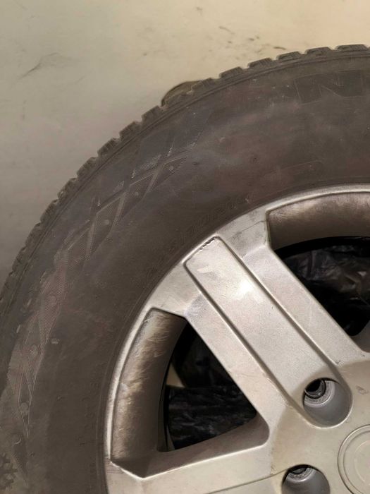 Зимни гуми с лети джанти NEXEN 225/70R16 в отлично състояние