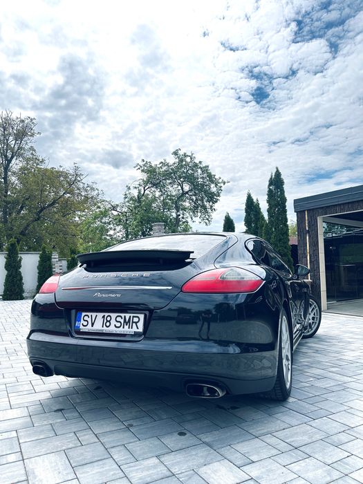 Porsche Panamera Black