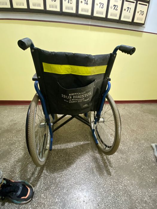 Carucior cu rotile pliabil – stare bună, funcțional 100%