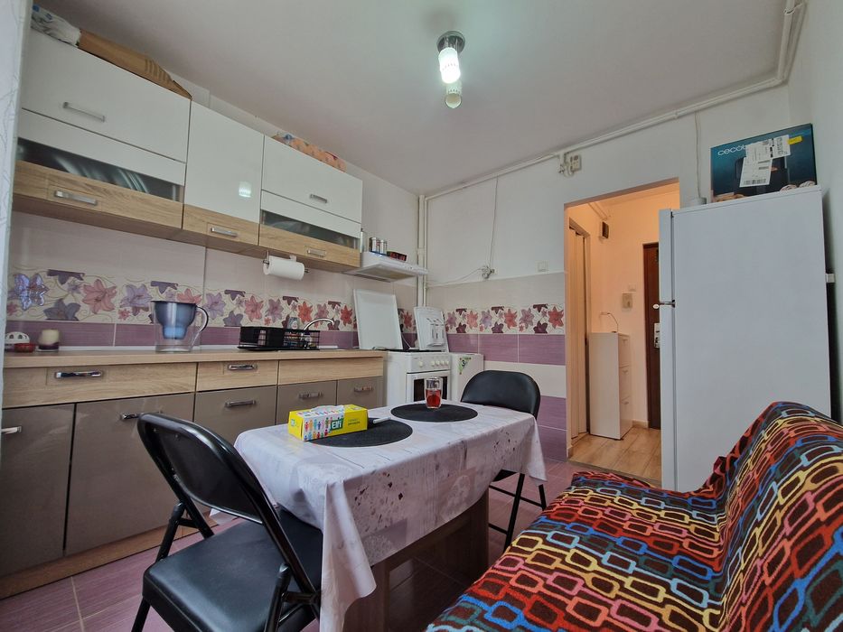 Central/et.1, decomandat,1 bucatarie,1 dormitor