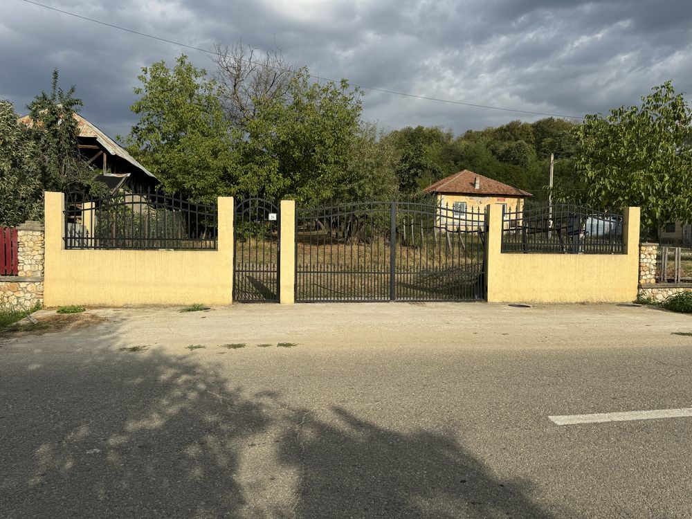 Vind teren intravilan central  in comuna Botesti,judetul Arges