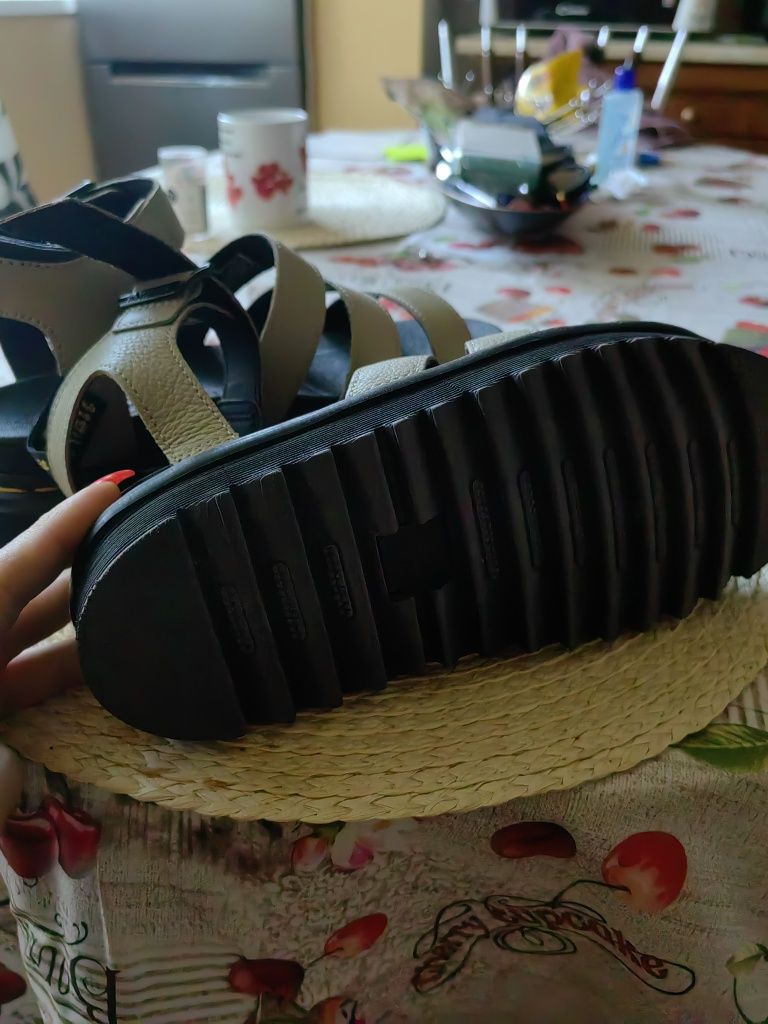 Сандали dr. martens 39-40 номер
