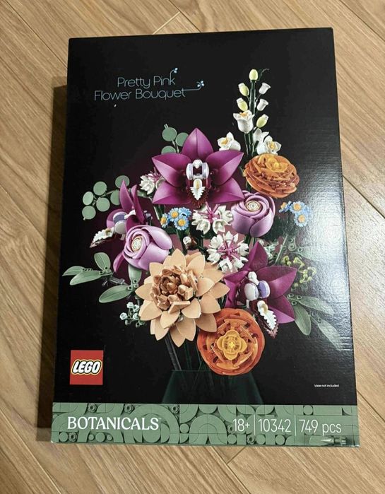 LEGO® Botanicals - Frumos buchet de flori roz 10342, 749 piese