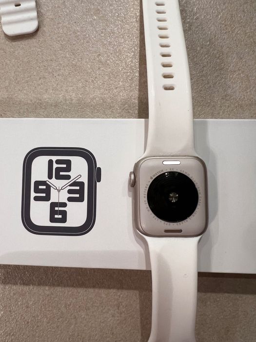 Apple Watch SE 2nd gen 40mm 32 гб  model 2855