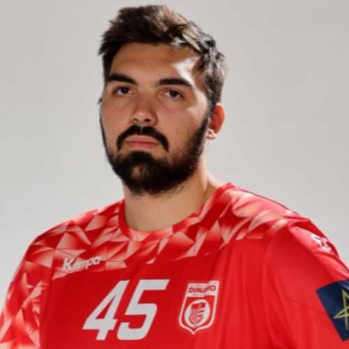 Handbal Tricou Dinamo cu autografe -- Banii merg la un baiat bolnav.