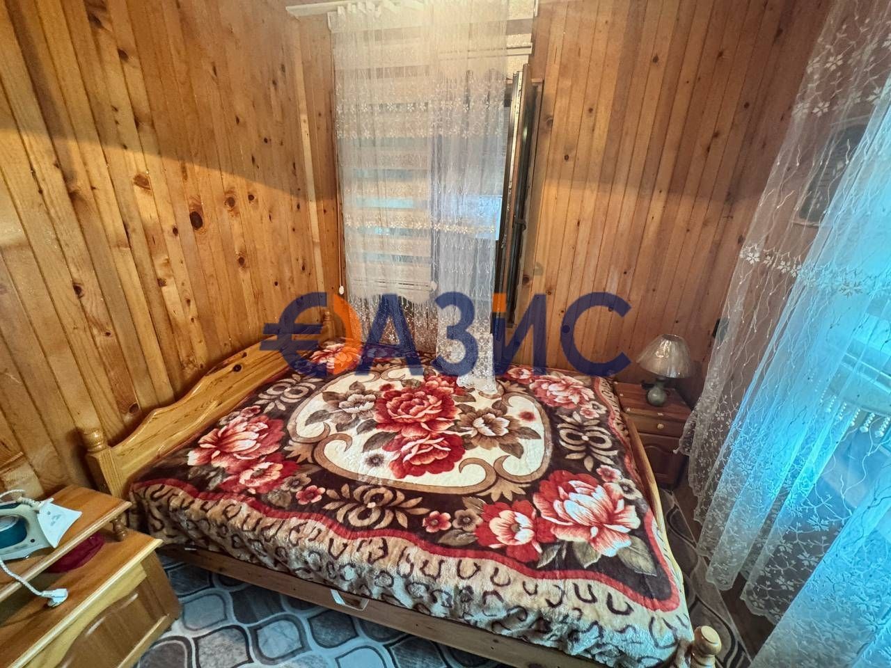 Многостайна къща с басейн в с. Просеник, Общ. Руен, обл. Бургас,