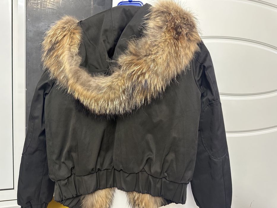 Яке с пухена яка