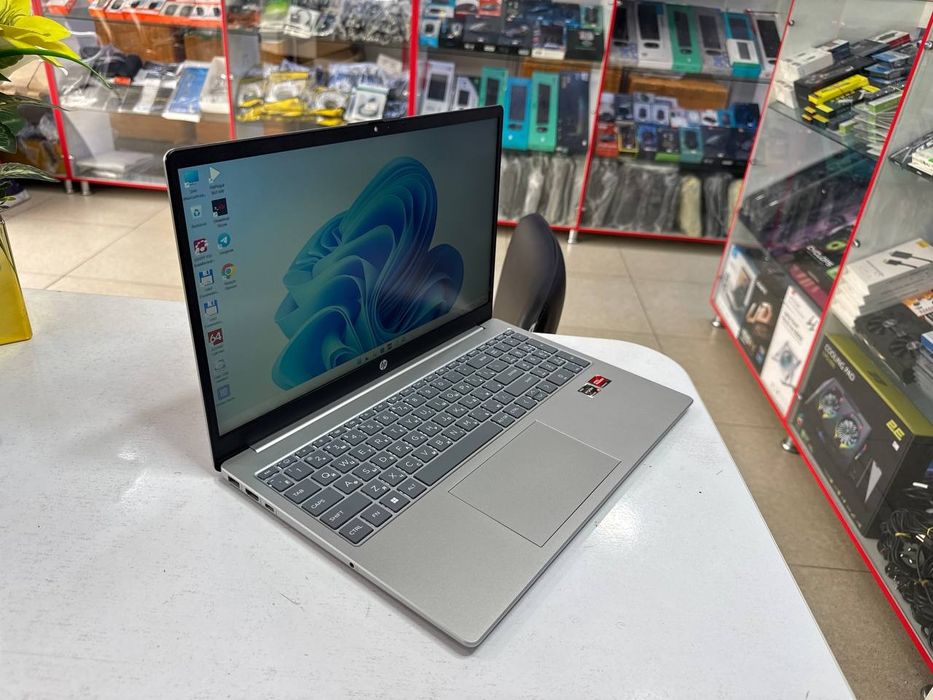 HP Ryzen 3-7320U DDR5 8/256 SSD 14 soat ishlagan holos yangiday