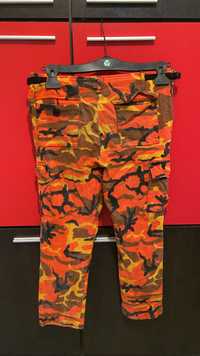 Pantaloni Camo Portocalii