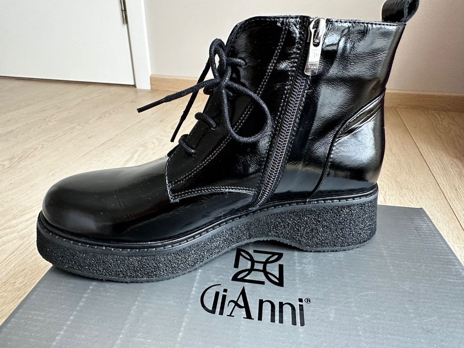 Дамски боти, естествен лак, 37 номер, чисто нови