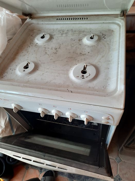 Gaz plita sotiladi