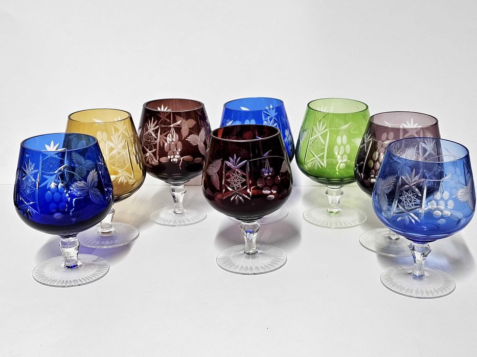 Висококачествен ръчно шлифован цветен 24% РВО кристал.