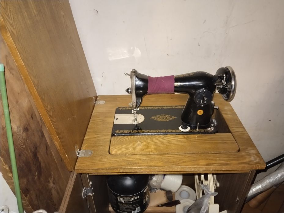 Продам швейную машинку
