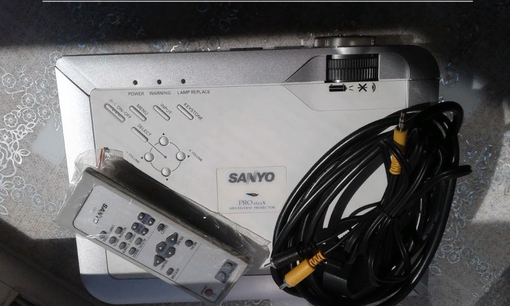 Продам или меняю Sanyo мультимедийный видеопроектор PLC-XU76 (лучше TV