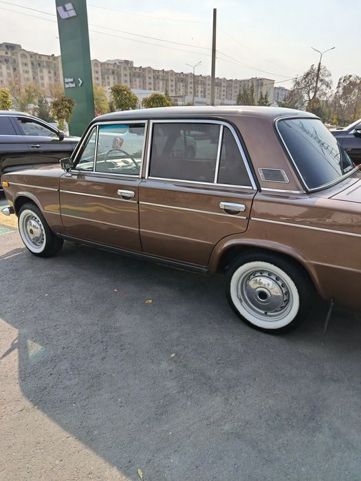 Продается ВАЗ 2103 родной деталь