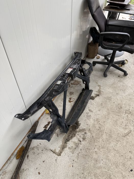 Челарка и механизъм за заключване на капак