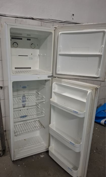 Холодильник продается