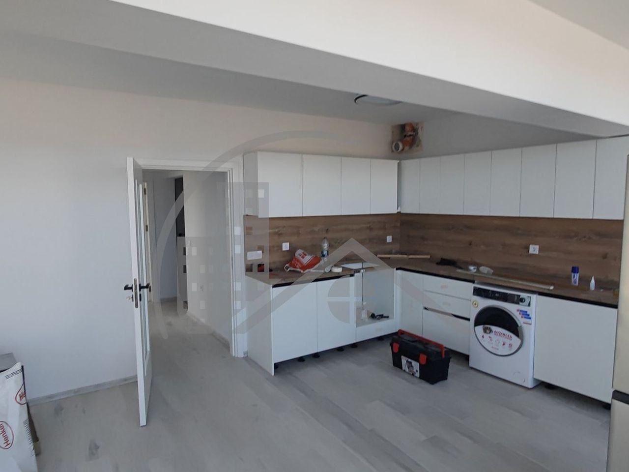 Продава се Тристаен апартамент в Варна, Галата - 90 кв.м за 2222 €/кв.м - Снимка #2