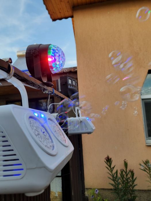 Stativ lumini si bule săpun