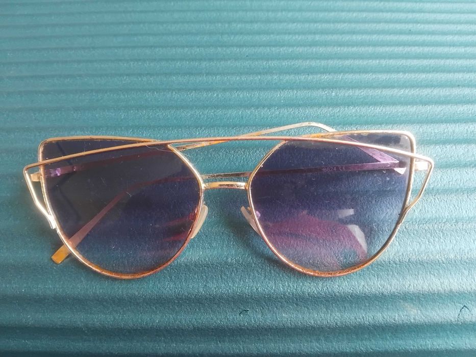 Дамски слънчеви очила с метални рамки
