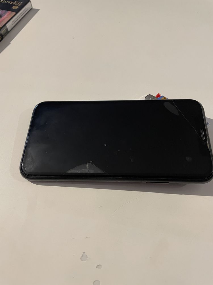 Vand iphone XR in stare impecabila