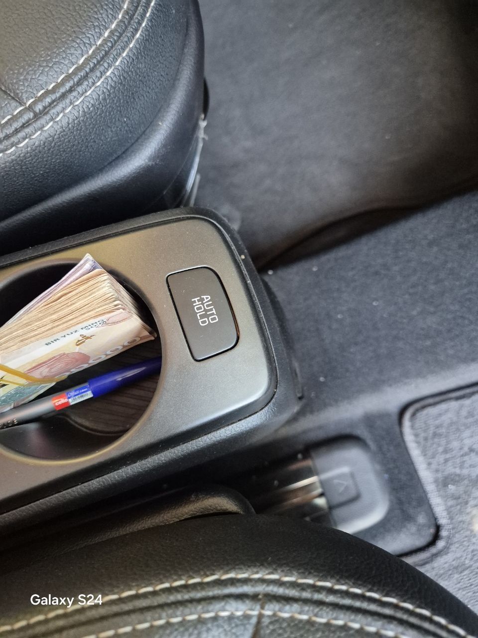 Срочно продам как новый KIA  RAY пробег. 3.000 км цвет бежвий.