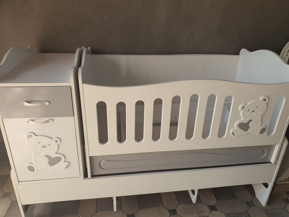 Bolalar kravati va shkafi