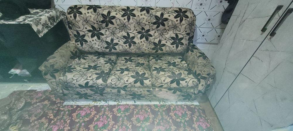 Divan spalni boʻladigan 2 ta kreslasi bilan  chexiski arginal