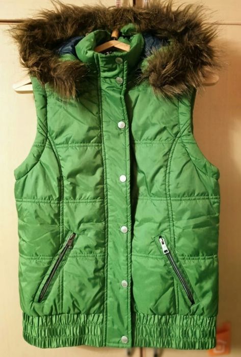 Жилетки/безрукавки новые. Плащ и куртка демисезонная и зимняя длинная.