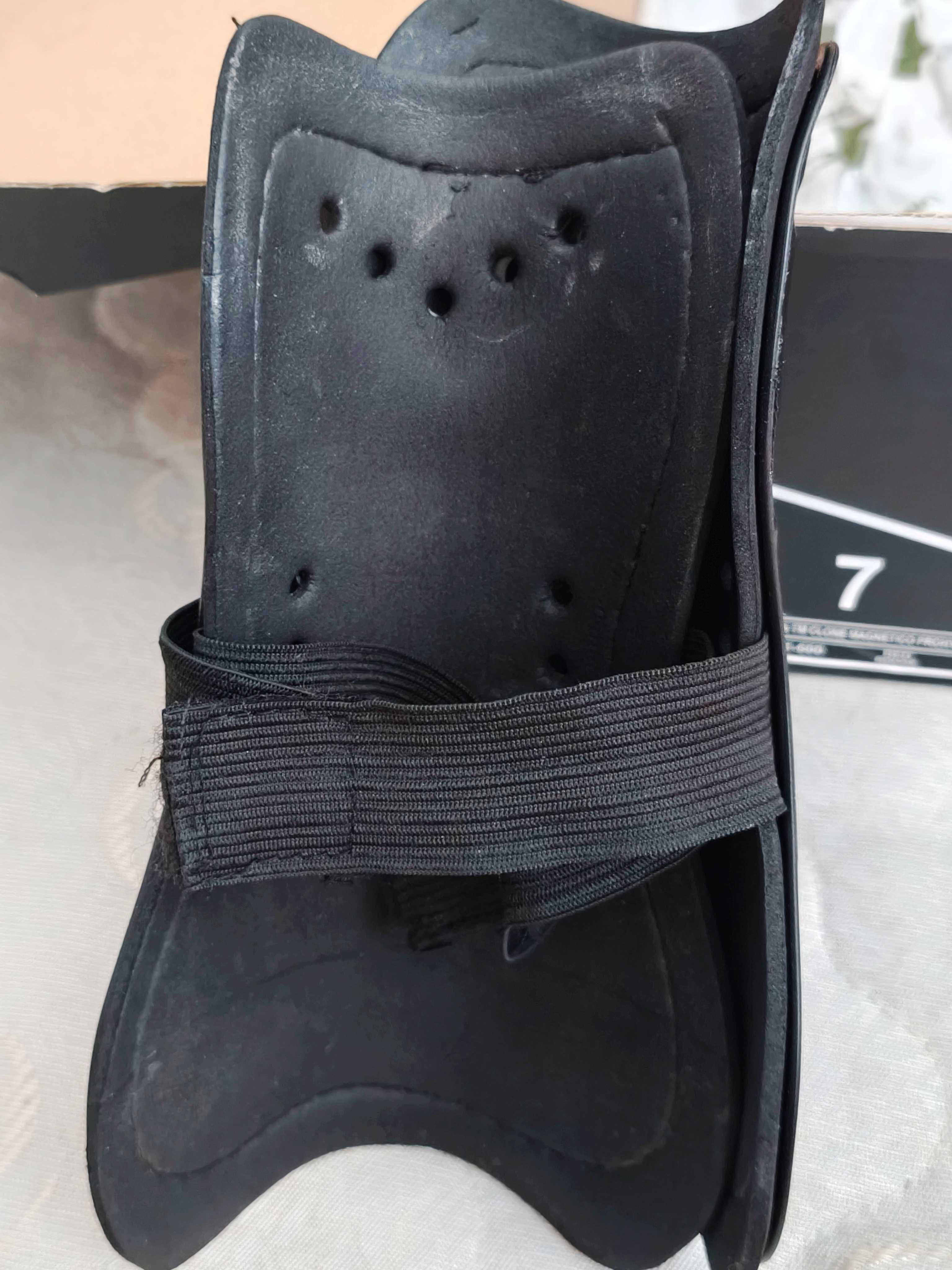 Футболни обувки бутонки Under Armour FORMTRUE